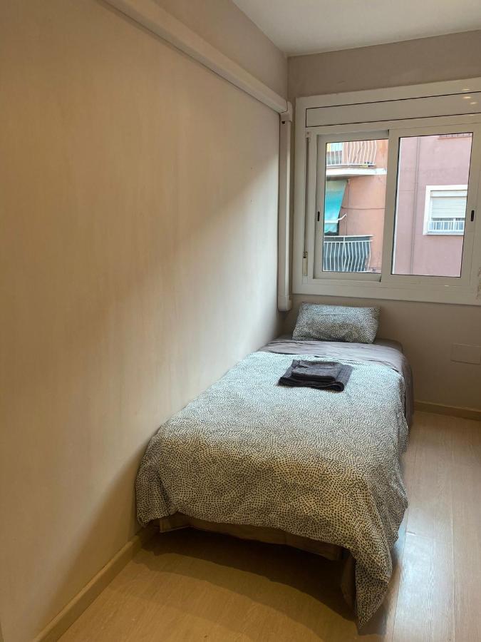 Cozy Apartment At A Great Location! L'Hospitalet de Llobregat Exterior foto