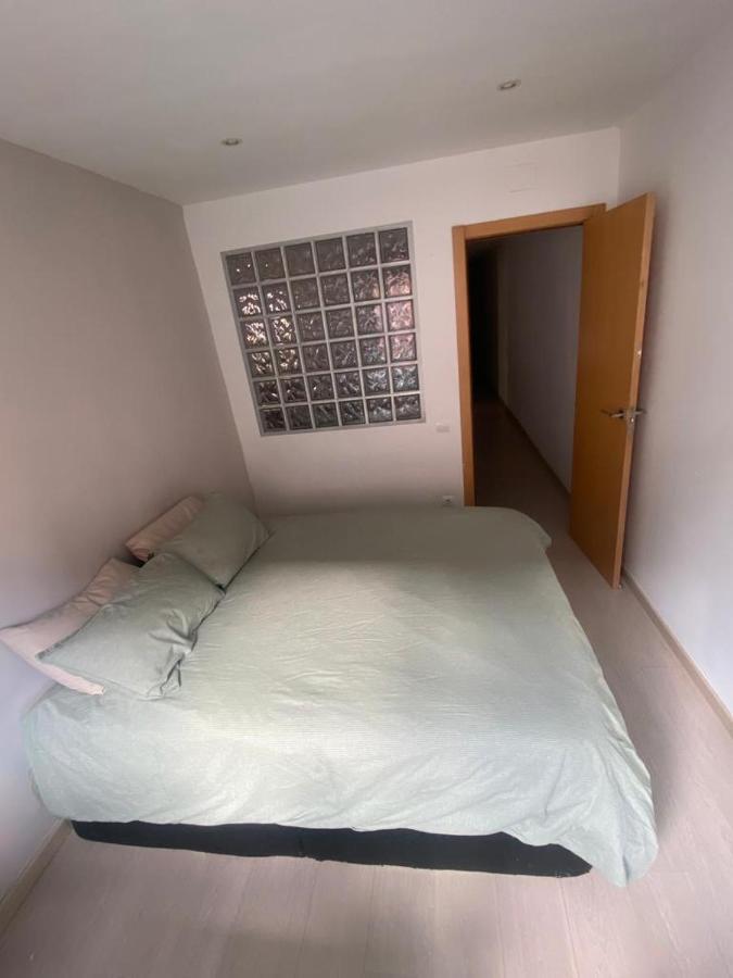 Cozy Apartment At A Great Location! L'Hospitalet de Llobregat Exterior foto