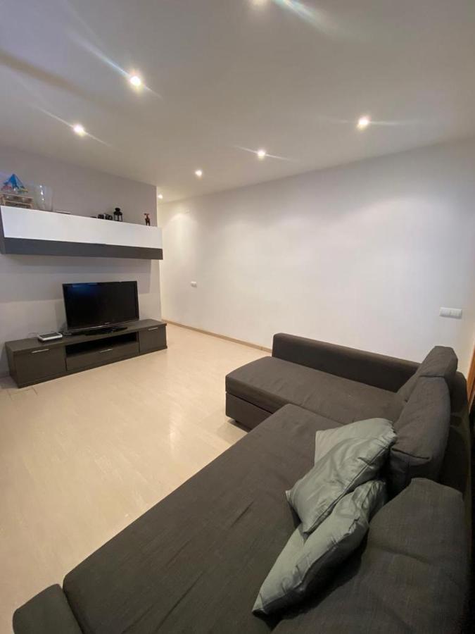 Cozy Apartment At A Great Location! L'Hospitalet de Llobregat Exterior foto