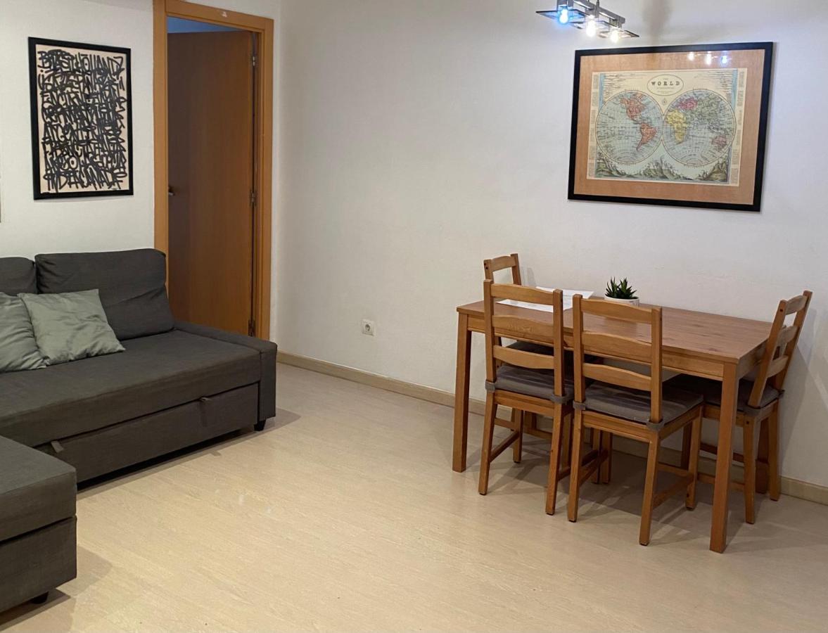 Cozy Apartment At A Great Location! L'Hospitalet de Llobregat Exterior foto