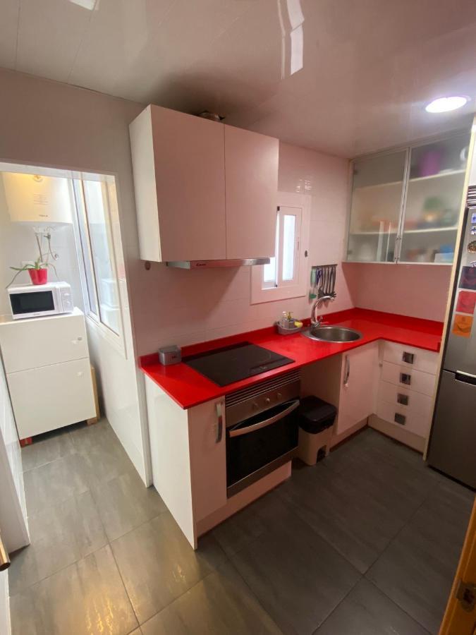 Cozy Apartment At A Great Location! L'Hospitalet de Llobregat Exterior foto